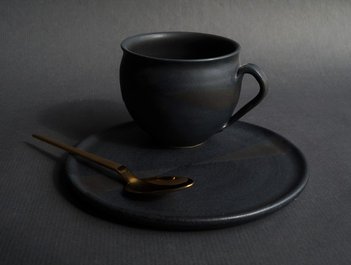 Dorte Visby keramik, dyb tallerken stentøj 'Bølge'
