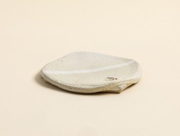 Dorte Visby keramik, sidetallerken stentøj 'Sand'