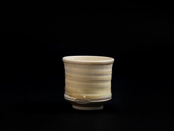 Dorte Visby keramik, kop i porcelæn 'konkyliekoppen'